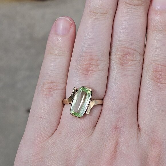 10K Yellow Gold Elongated Cushion Cut Uranium Glass Cocktail Ring Size 6.25 - Picture 1 of 16